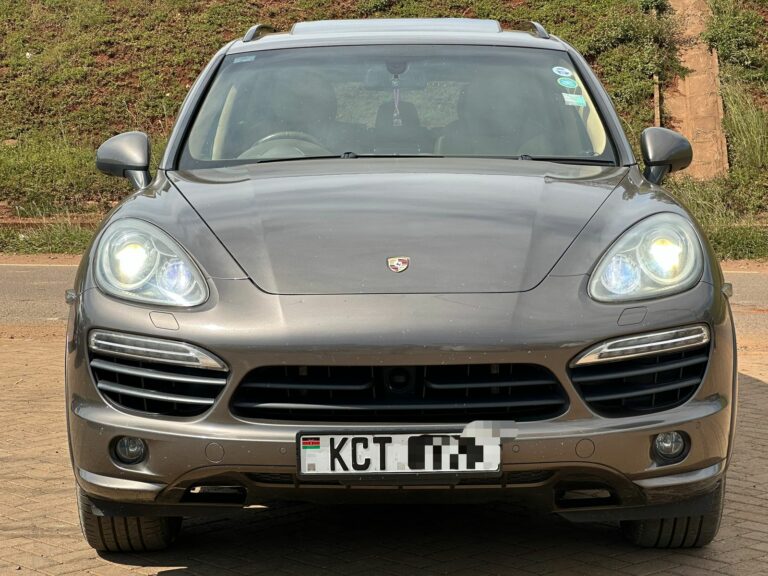 2013 Porsche Cayenne S Hybrid AWD 3.0L V6 — photo 2