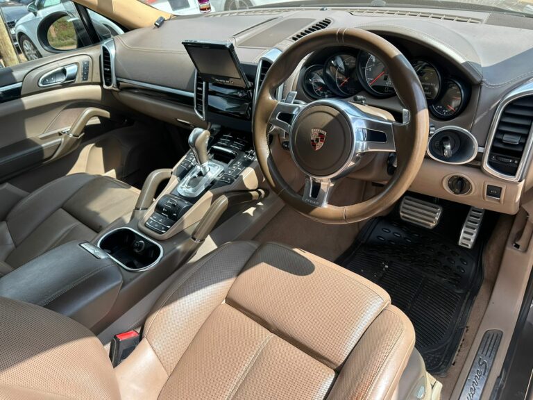 2013 Porsche Cayenne S Hybrid AWD 3.0L V6 — photo 9
