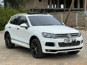 2013 Volkswagen Touareg 3.0 V6 TDI BlueMotion — photo 1