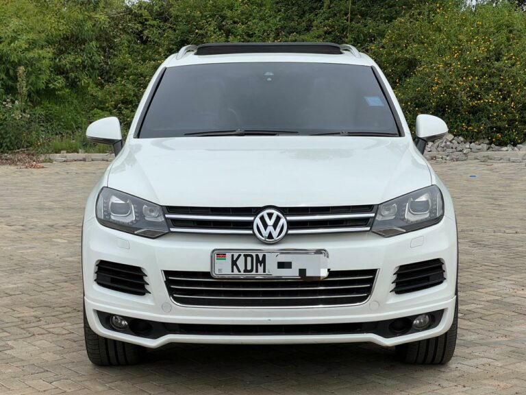 2013 Volkswagen Touareg 3.0 V6 TDI BlueMotion — photo 2