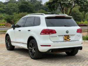 2013 Volkswagen Touareg 3.0 V6 TDI BlueMotion — photo 4