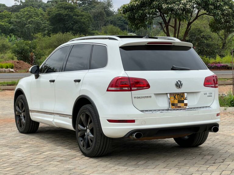2013 Volkswagen Touareg 3.0 V6 TDI BlueMotion — photo 4