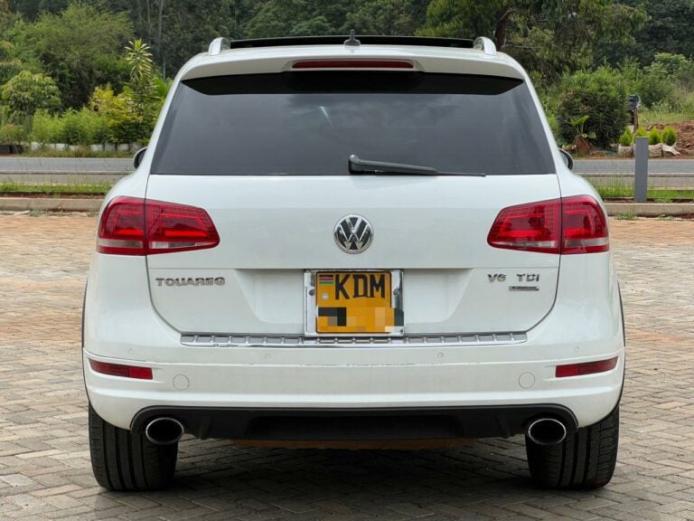 2013 Volkswagen Touareg 3.0 V6 TDI BlueMotion — photo 5