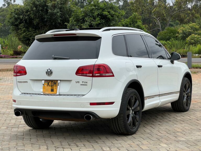 2013 Volkswagen Touareg 3.0 V6 TDI BlueMotion — photo 6