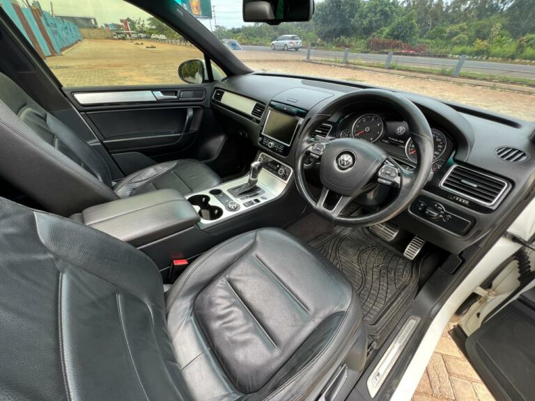 2013 Volkswagen Touareg 3.0 V6 TDI BlueMotion — photo 9