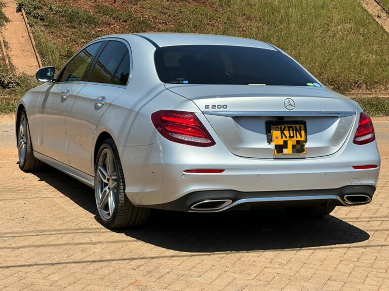 2016 Mercedes-Benz E200 — photo 4