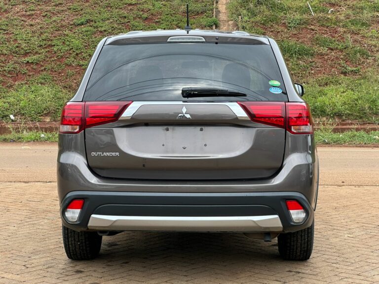 2016 Mitsubishi Outlander 2.4L 4WD — photo 5