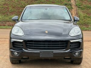 2016 Porsche Cayenne S 3.6 Twin-Turbo V6 — photo 2