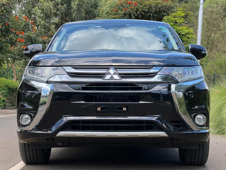 2017 Mitsubishi Outlander PHEV — photo 2