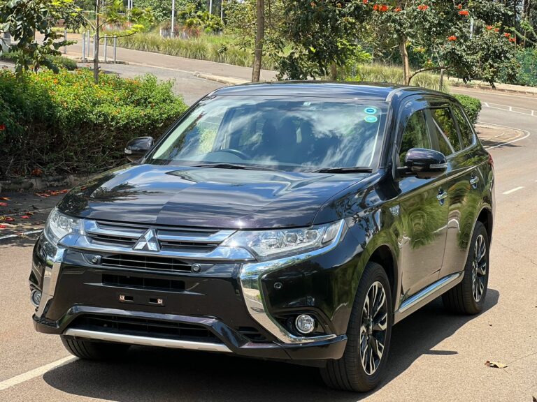 2017 Mitsubishi Outlander PHEV — photo 3