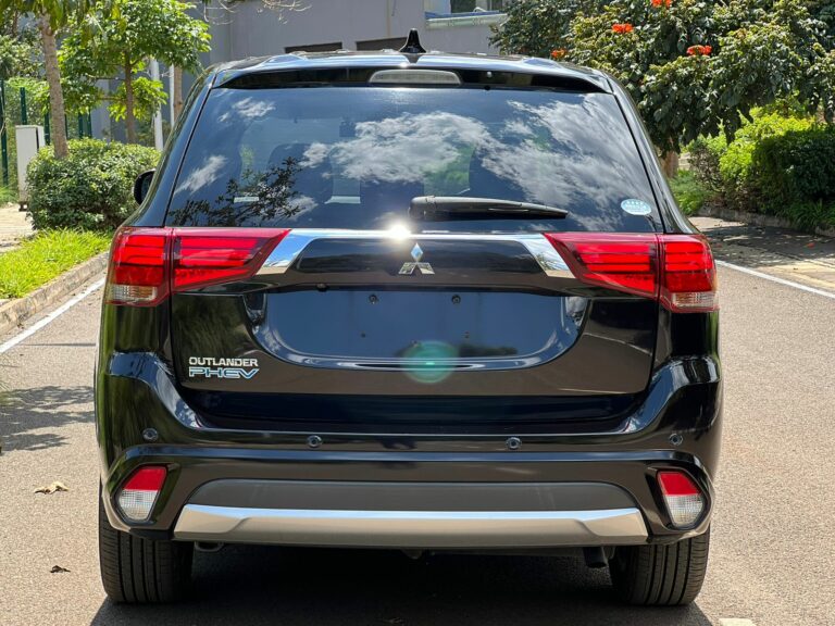 2017 Mitsubishi Outlander PHEV — photo 4