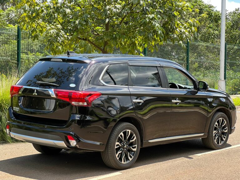2017 Mitsubishi Outlander PHEV — photo 5