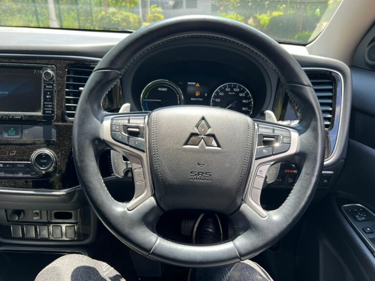 2017 Mitsubishi Outlander PHEV — photo 8