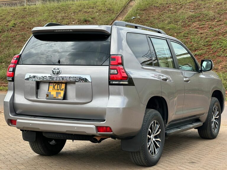 2018 Toyota Land Cruiser Prado TX GDJ150 — photo 3