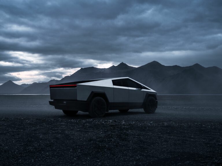 2024 Tesla Cybertruck — photo 8