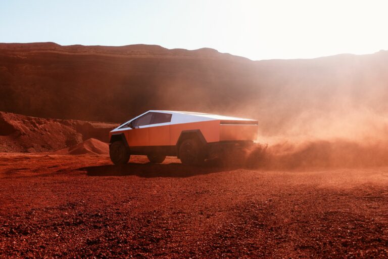 2024 Tesla Cybertruck — photo 7