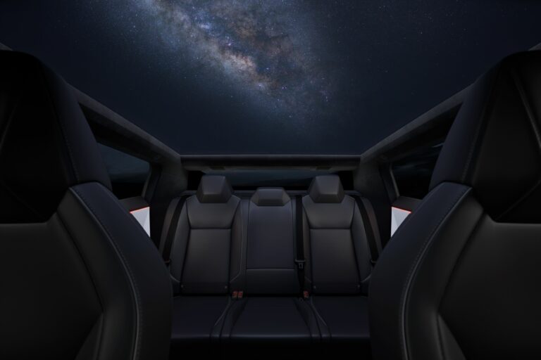 2024 Tesla Cybertruck — photo 4
