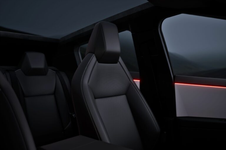 2024 Tesla Cybertruck — photo 6