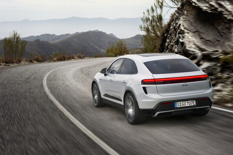 2024 Porsche Macan Turbo — photo 5
