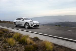 2024 Porsche Macan Turbo — photo 4