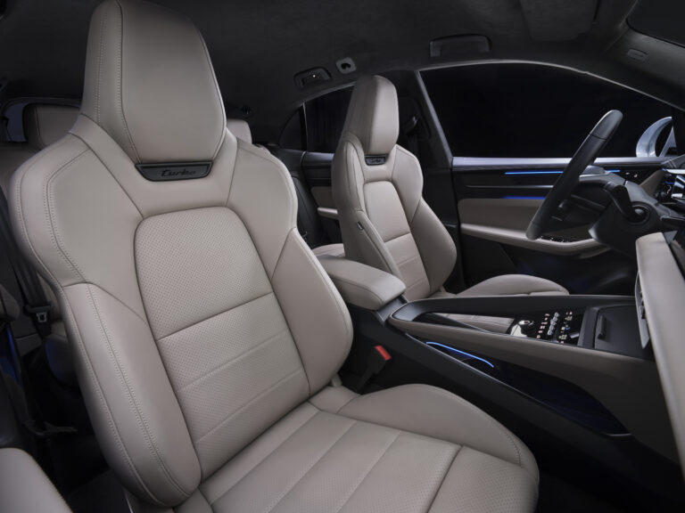 2024 Porsche Macan Turbo — photo 9