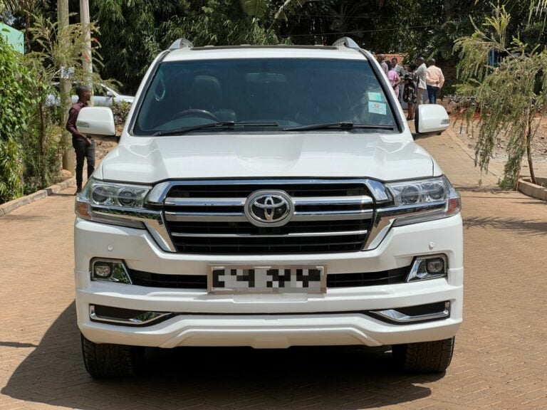 2014 Toyota Land Cruiser VX-R — photo 2