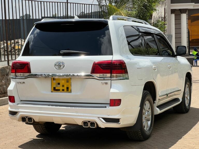 2014 Toyota Land Cruiser VX-R — photo 6