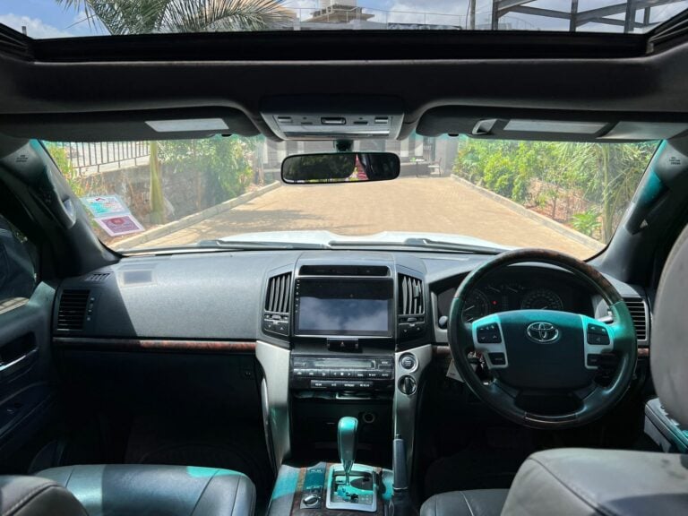 2014 Toyota Land Cruiser VX-R — photo 8