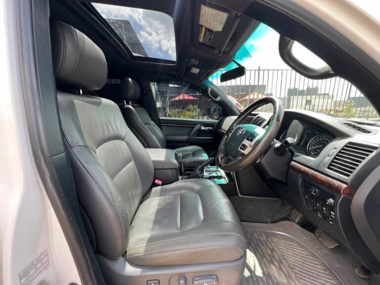 2014 Toyota Land Cruiser VX-R — photo 9