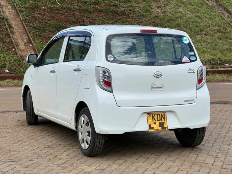 2016 Daihatsu Mira Es 2WD — photo 4
