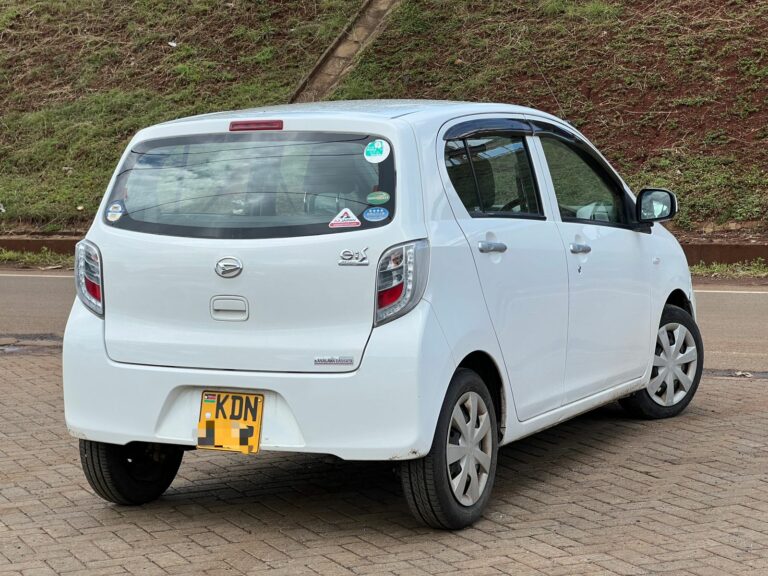 2016 Daihatsu Mira Es 2WD — photo 6