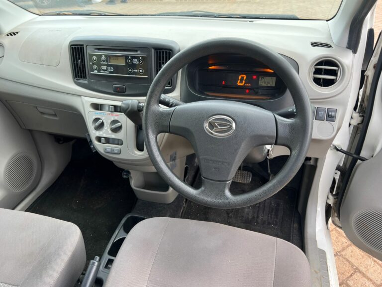 2016 Daihatsu Mira Es 2WD — photo 8
