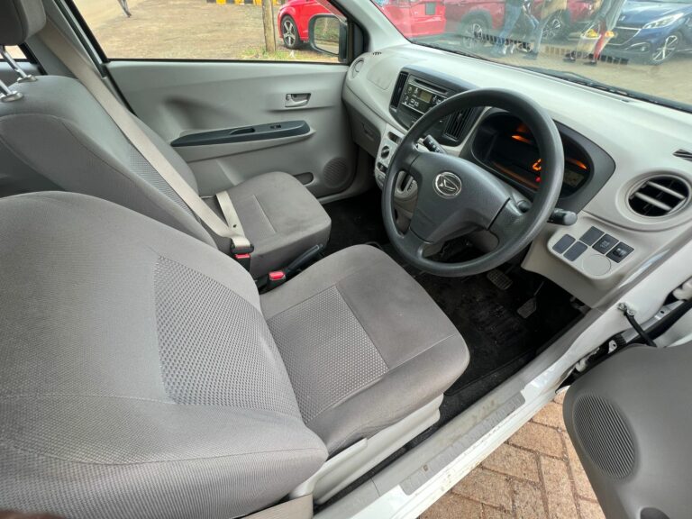 2016 Daihatsu Mira Es 2WD — photo 9