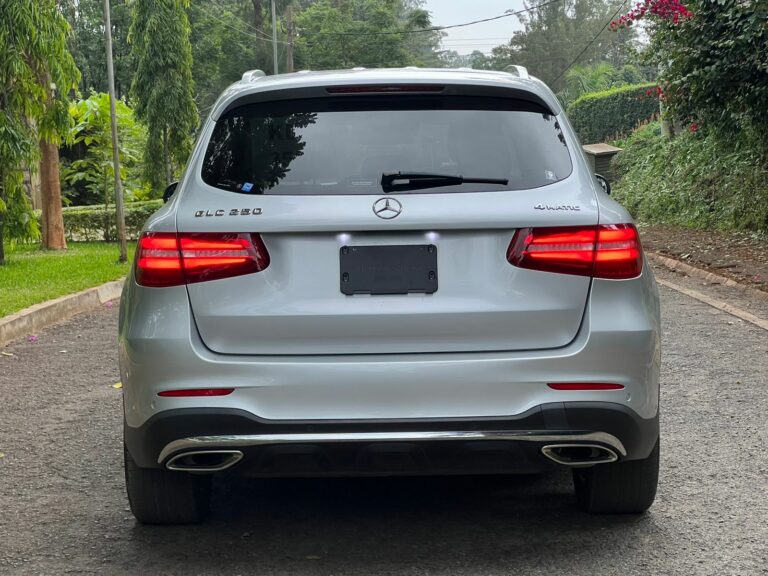 2016 Mercedes-Benz GLC 250 2.0L 4MATIC — photo 4