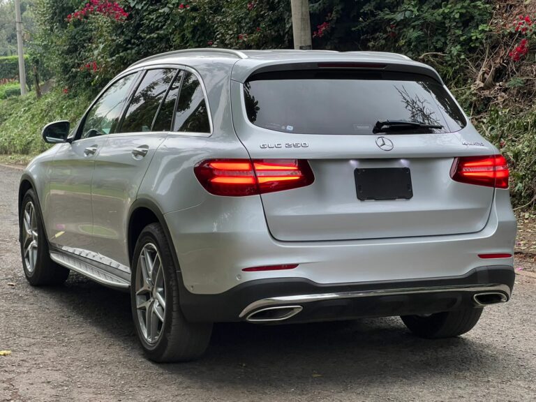 2016 Mercedes-Benz GLC 250 2.0L 4MATIC — photo 6