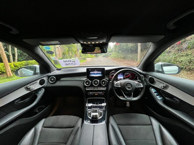 2016 Mercedes-Benz GLC 250 2.0L 4MATIC — photo 9