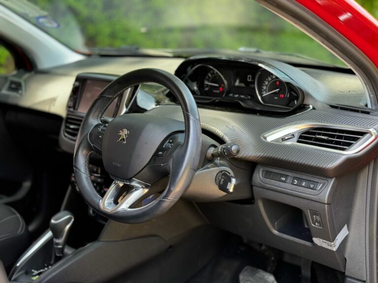 2016 Peugeot 208 1.2 Puretech — photo 8