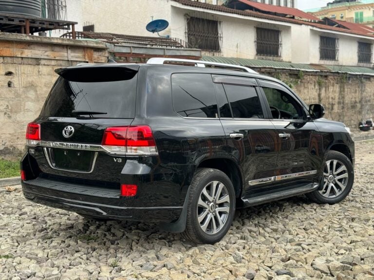 2016 Toyota Land Cruiser ZX — photo 4