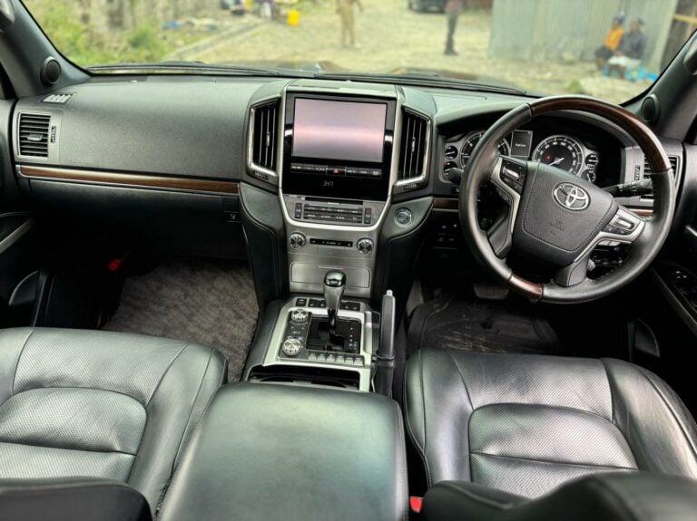 2016 Toyota Land Cruiser ZX — photo 8