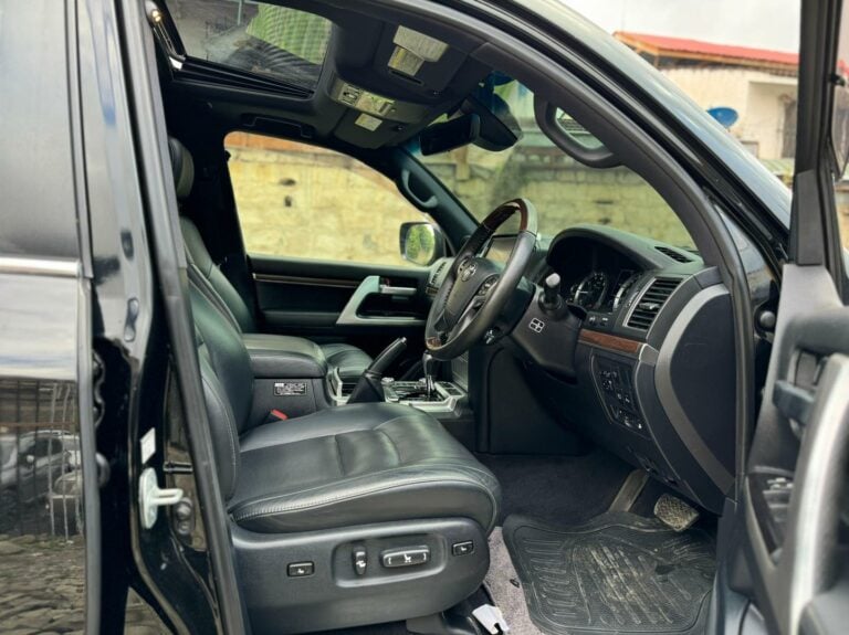 2016 Toyota Land Cruiser ZX — photo 9