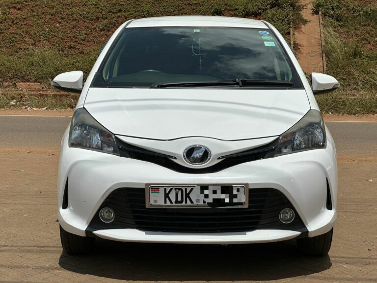 2016 Toyota Vitz 1.3L 2WD — photo 2