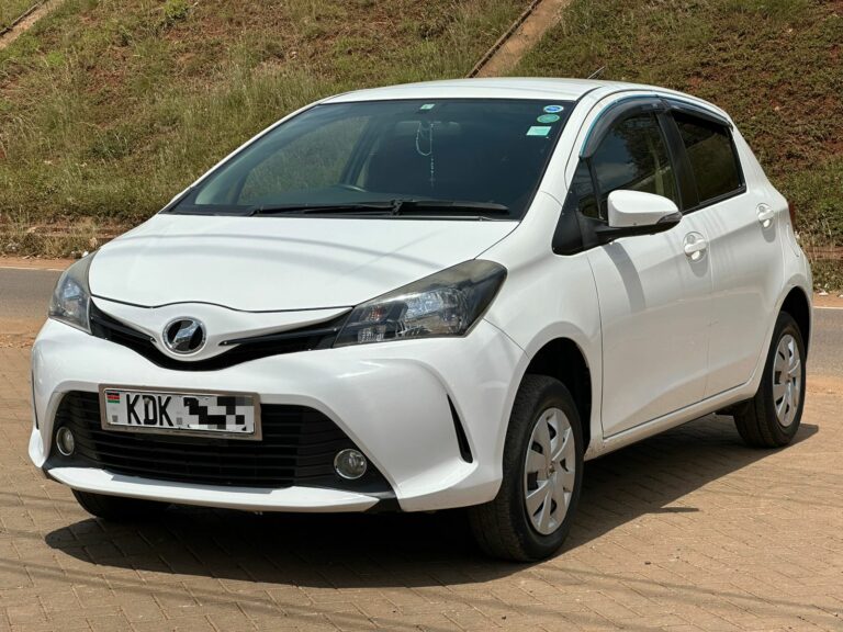 2016 Toyota Vitz 1.3L 2WD — photo 3