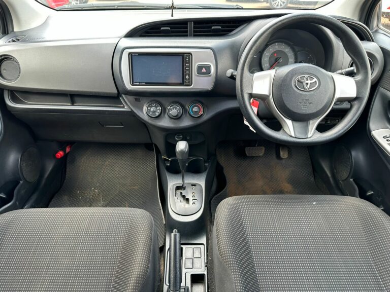 2016 Toyota Vitz 1.3L 2WD — photo 7