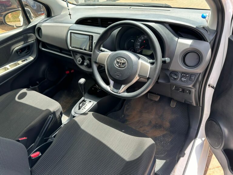2016 Toyota Vitz 1.3L 2WD — photo 9
