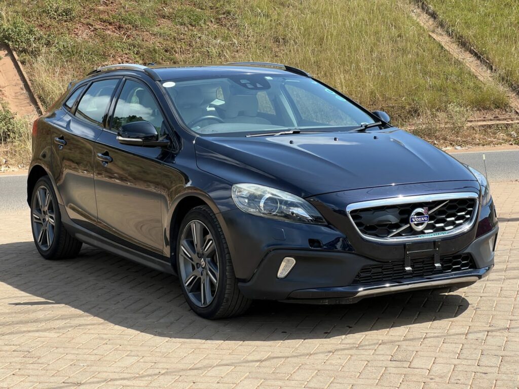 2016 Volvo V40 T5 AWD Cross-Country 2.0L AWD