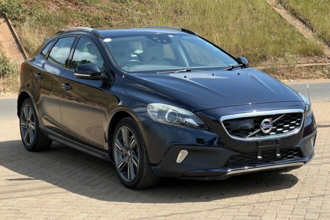 2016 Volvo V40 T5 AWD Cross-Country 2.0L AWD