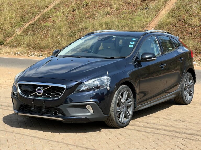 2016 Volvo V40 T5 AWD Cross-Country — photo 3