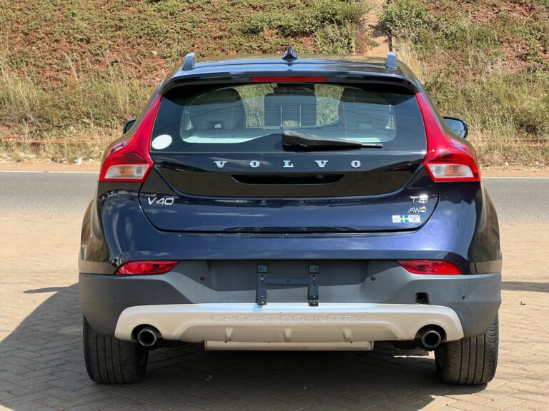 2016 Volvo V40 T5 AWD Cross-Country — photo 5