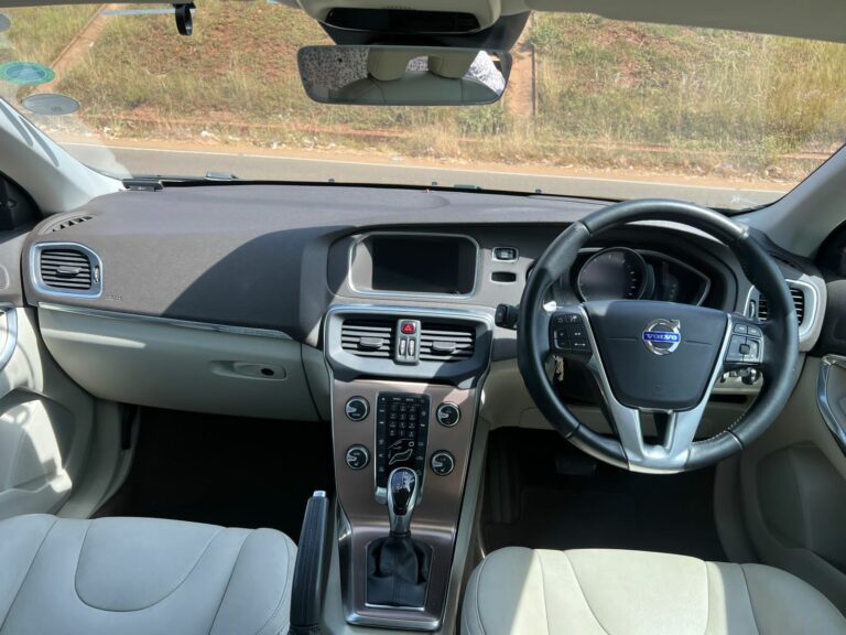 2016 Volvo V40 T5 AWD Cross-Country — photo 8