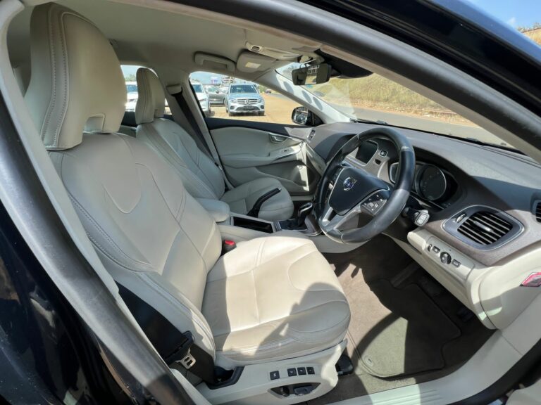 2016 Volvo V40 T5 AWD Cross-Country — photo 9